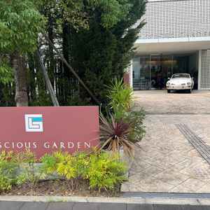 式場の入り口です。緑があふれていました。