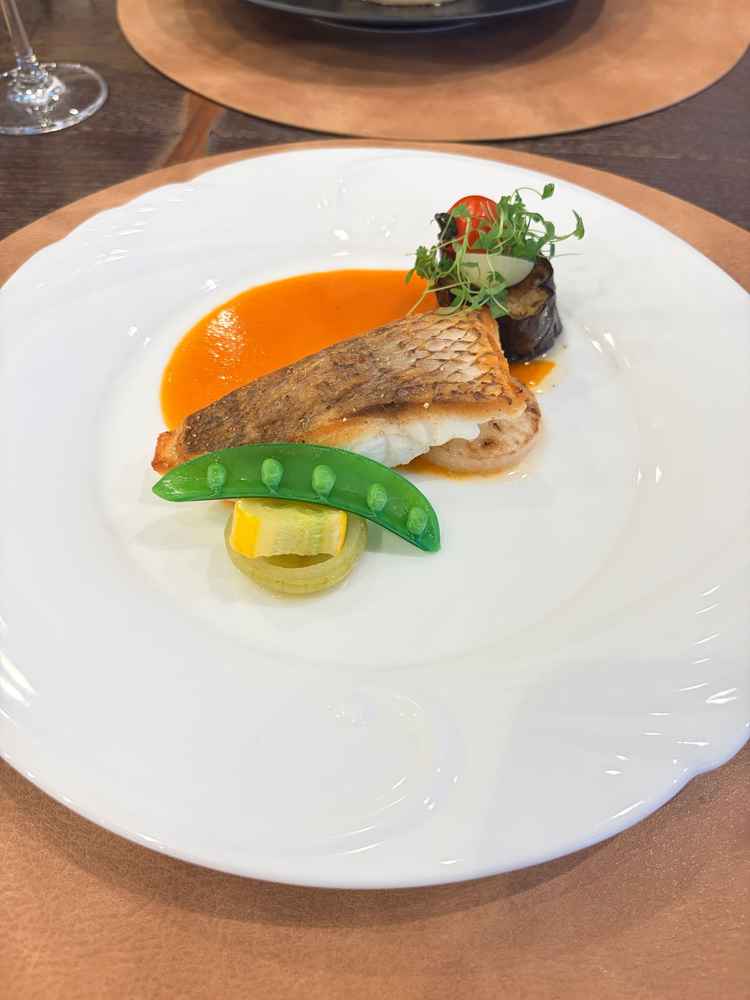 試食のお魚料理は目でも下でも楽しめる素敵な逸品でした。
