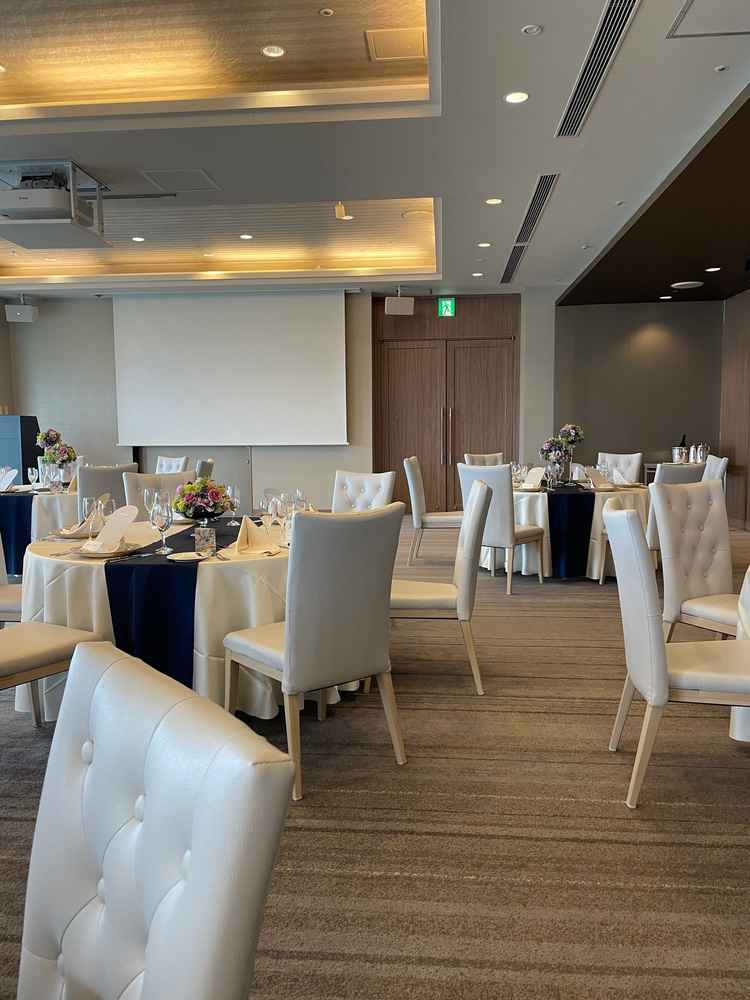 タワーペントハウスという披露宴会場。目の前に福岡タワーがある。晴れていれば最高の景色。