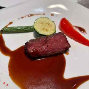 試食会の肉料理。ソースがお肉に合っていてとてもおいしかったです。