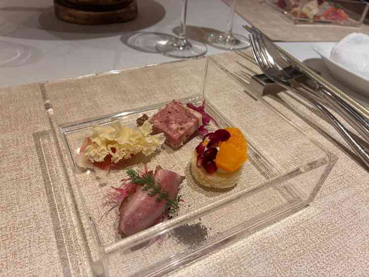 前菜4品。見た目も綺麗で、どれもこだわりが感じられました。