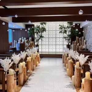 奥の壁は自然光のようで実はライト。天候に左右されないのが安心です。壁の模様もオシャレでした。