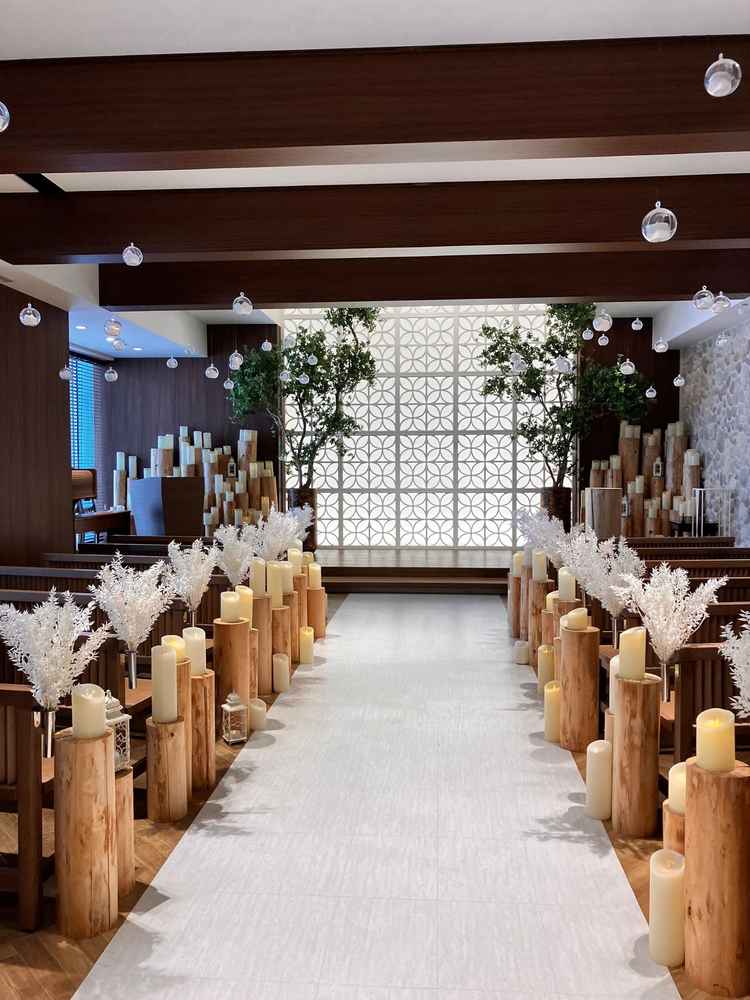 奥の壁は自然光のようで実はライト。天候に左右されないのが安心です。壁の模様もオシャレでした。