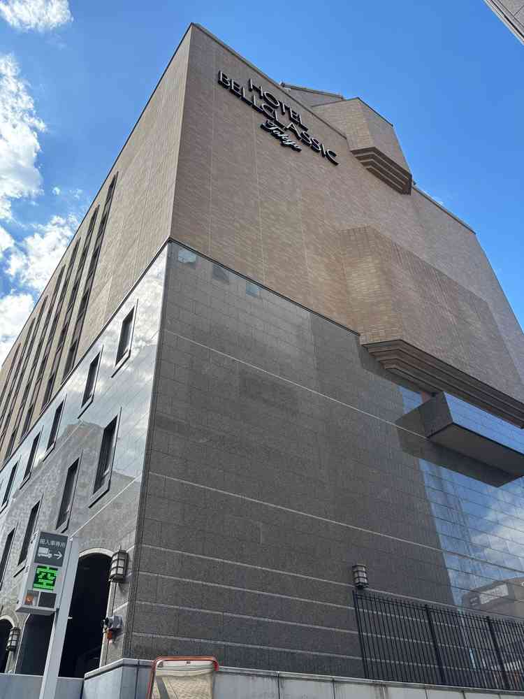 ホテル外観の写真です。大塚駅から徒歩1分で、立地が最高でした。