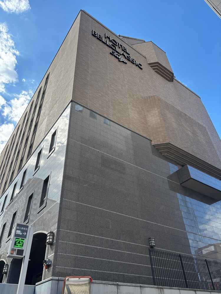 ホテル外観の写真です。大塚駅から徒歩1分で、立地が最高でした。