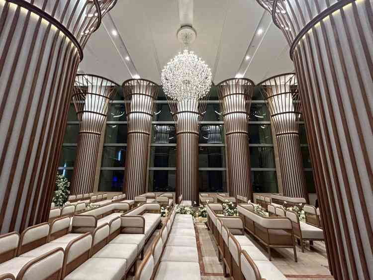 階段での入場演出と生演奏が感動的でした。