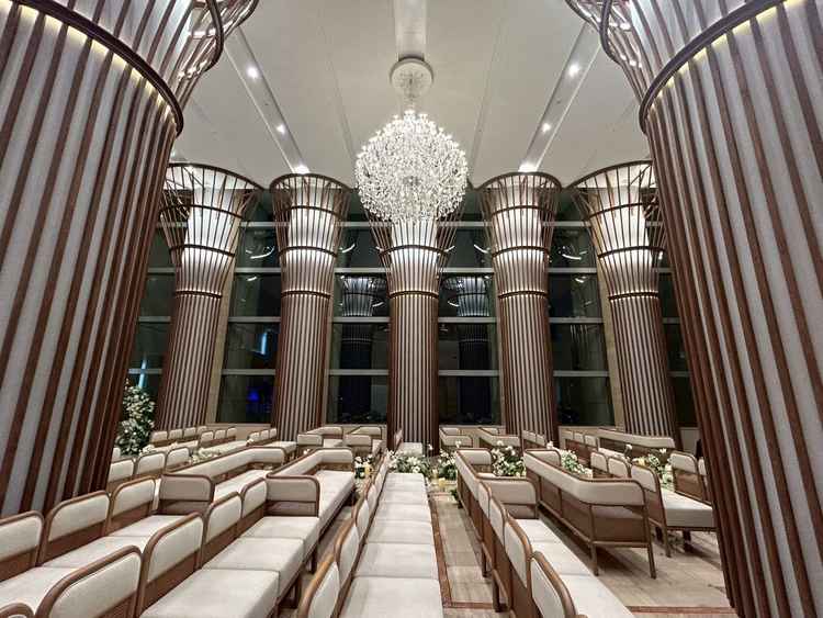 階段での入場演出と生演奏が感動的でした。