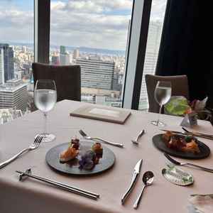 実際の披露宴会場で試食させて頂きました。景色が綺麗で当日のゲスト目線で楽しめてイメージが広がった。