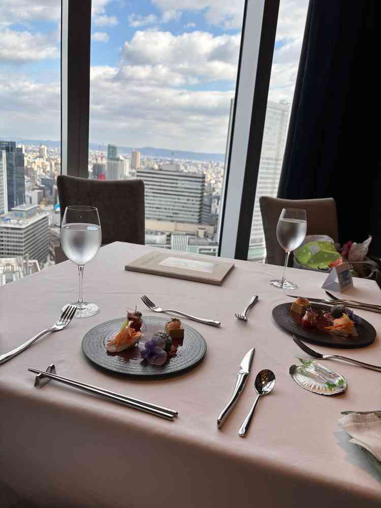 実際の披露宴会場で試食させて頂きました。景色が綺麗で当日のゲスト目線で楽しめてイメージが広がった。