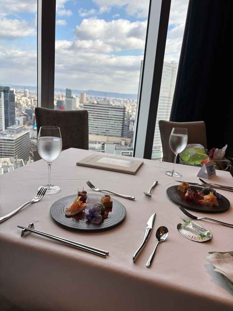 実際の披露宴会場で試食させて頂きました。景色が綺麗で当日のゲスト目線で楽しめてイメージが広がった。
