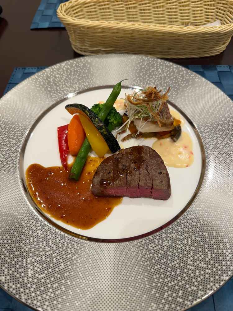 試食会のメイン料理。お肉と魚、両方試食ができてよかった。