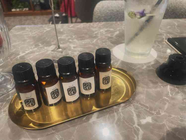 待ち時間にいろんな香りを試せて、好きな雰囲気を選べるのが面白くてリラックスできました。