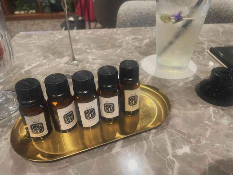 待ち時間にいろんな香りを試せて、好きな雰囲気を選べるのが面白くてリラックスできました。