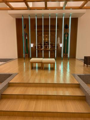 神前式の神殿。入った瞬間ガラッと和の雰囲気に変わり、VIPさんならではの挙式が演出できる場所でした。