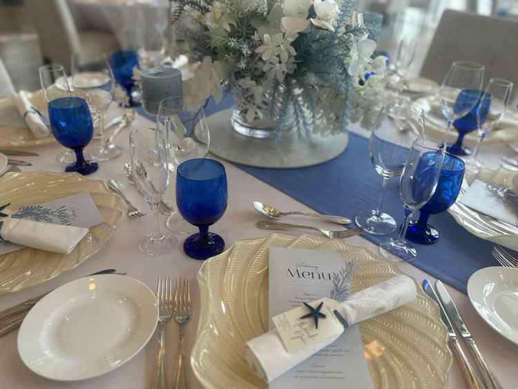 マリブ邸のテーブルレイアウトが海テイストでとても好みでした。