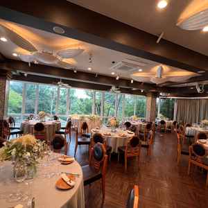 自然豊かな景色が見える披露宴会場