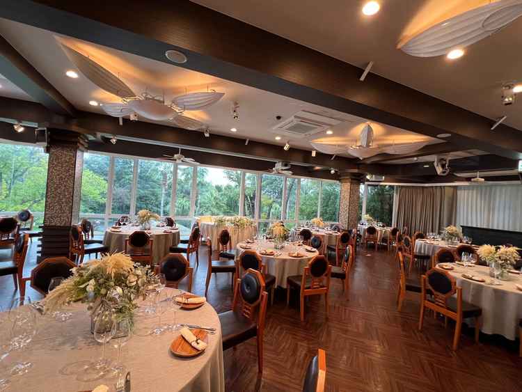 自然豊かな景色が見える披露宴会場