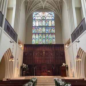 大聖堂は2階建で、パイプオルガンの音色が響き渡り開放感のある教会です。