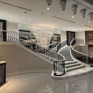 披露宴会場コンコードの階段。演出としても素敵だし、親族卓の1番近くなのが高ポイントだった。