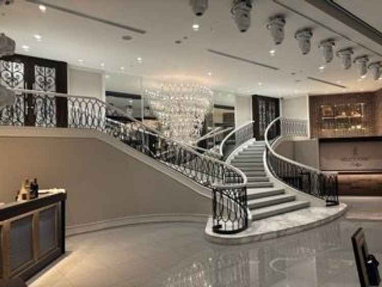 披露宴会場コンコードの階段。演出としても素敵だし、親族卓の1番近くなのが高ポイントだった。