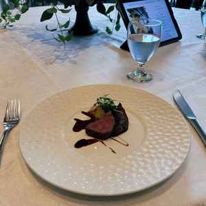 ランクが高くない食事プランでも、上質なお肉をつかっている。