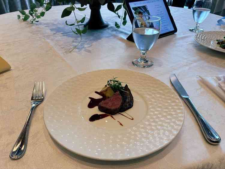 ランクが高くない食事プランでも、上質なお肉をつかっている。