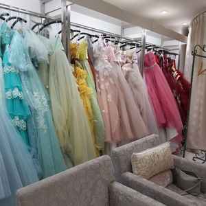 カラードレスもたくさんありました。