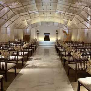 ネットなどの写真で見た通りの幻想的なチャペルでとても素敵でした。あとアロマの匂いも良い