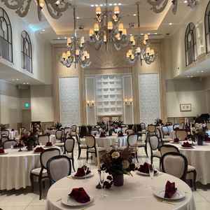 パーティー会場のオランジェリー。広い会場で欧風の貴族邸のような雰囲気だった。