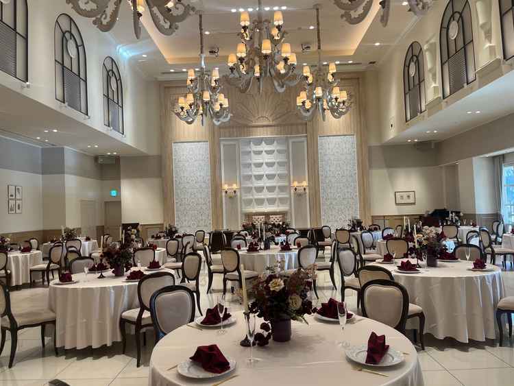 パーティー会場のオランジェリー。広い会場で欧風の貴族邸のような雰囲気だった。