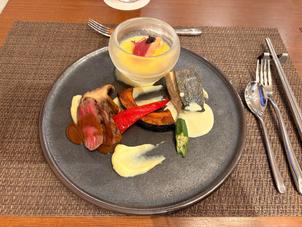 頂いたハーフコースのお料理。野菜が甘くてとても美味しかったです。お肉は少し硬い印象でした。
