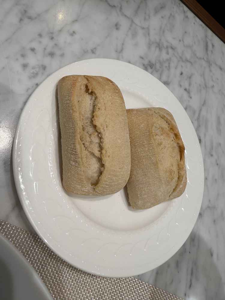 主役ではないパンが主役級に美味しかった。