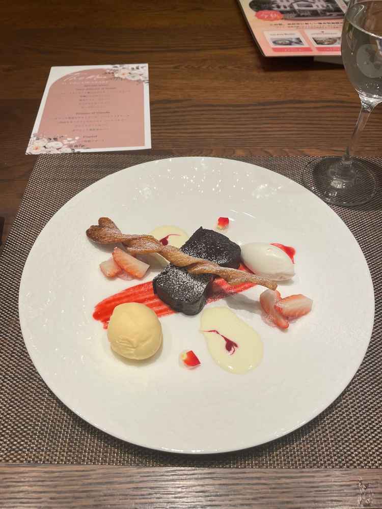 デザートも美味しく盛り付けもすごかった