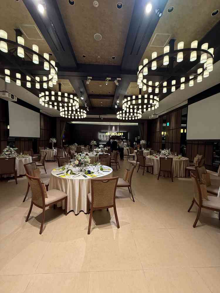 LUNAという会場は、他の部屋とはガラッと変わり、オシャレな雰囲気でした。