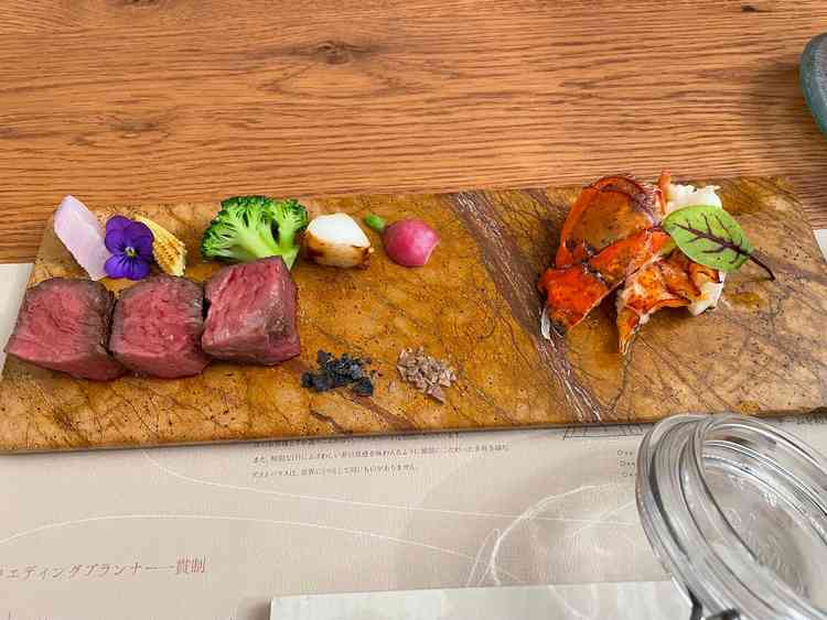 メインのお肉とエビ、どちらも美味しかったです。