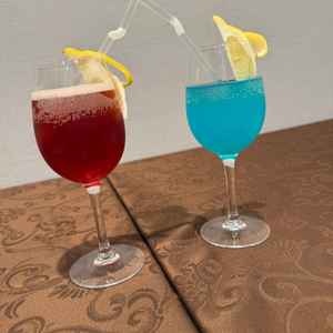 ウェルカムドリンクもいただきました。鮮やかな色が映えます。