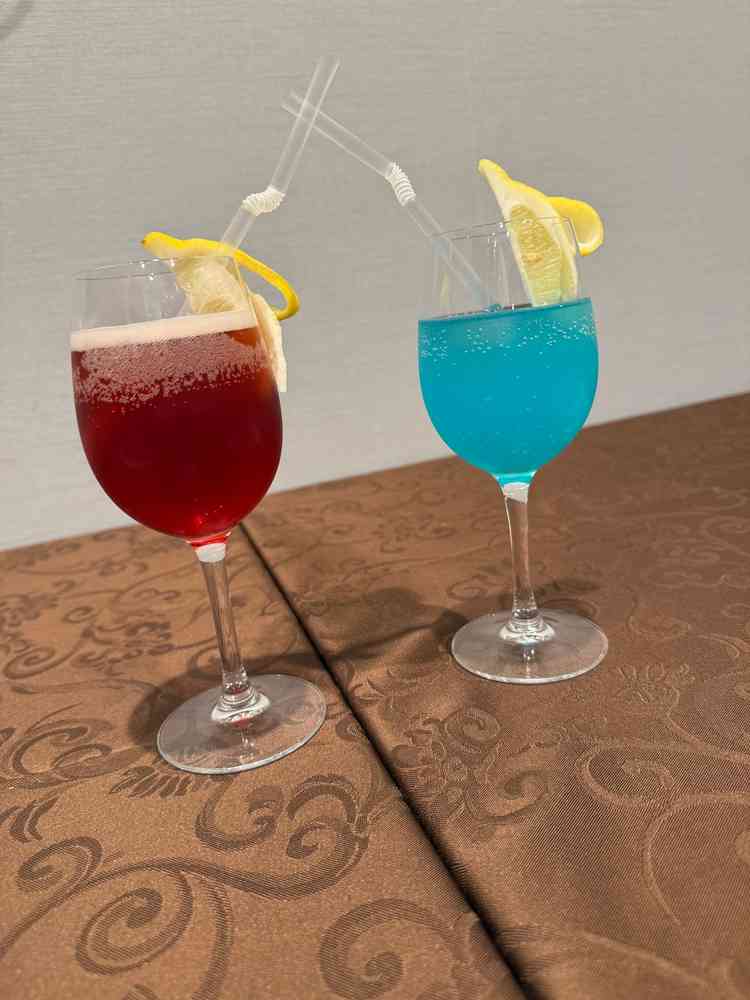 ウェルカムドリンクもいただきました。鮮やかな色が映えます。