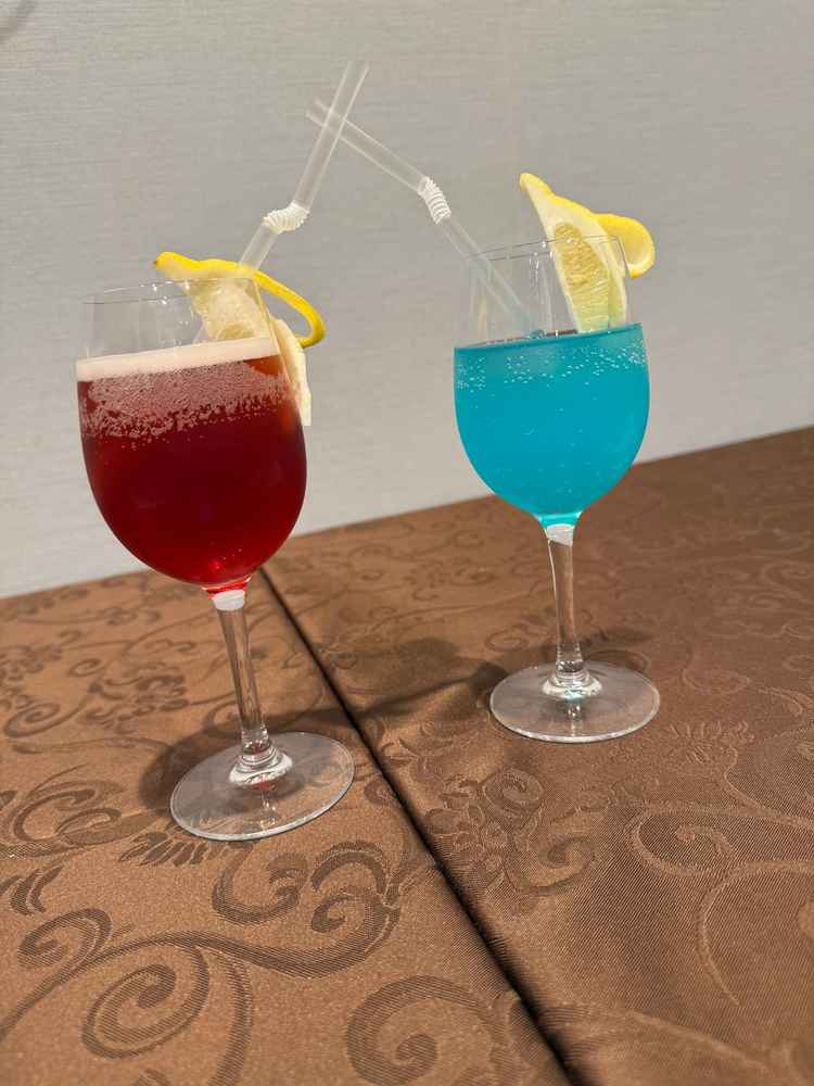 ウェルカムドリンクもいただきました。鮮やかな色が映えます。