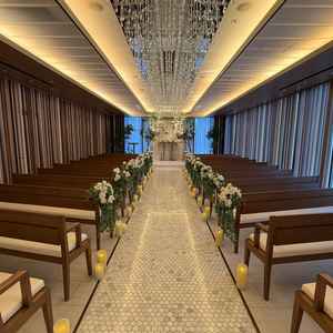 チャペルは木目調でとても綺麗でした。光の入り方もちょうど良くて、天候に左右されません。