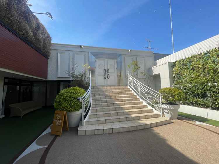 屋上階段、シャボン玉などの演出もあり