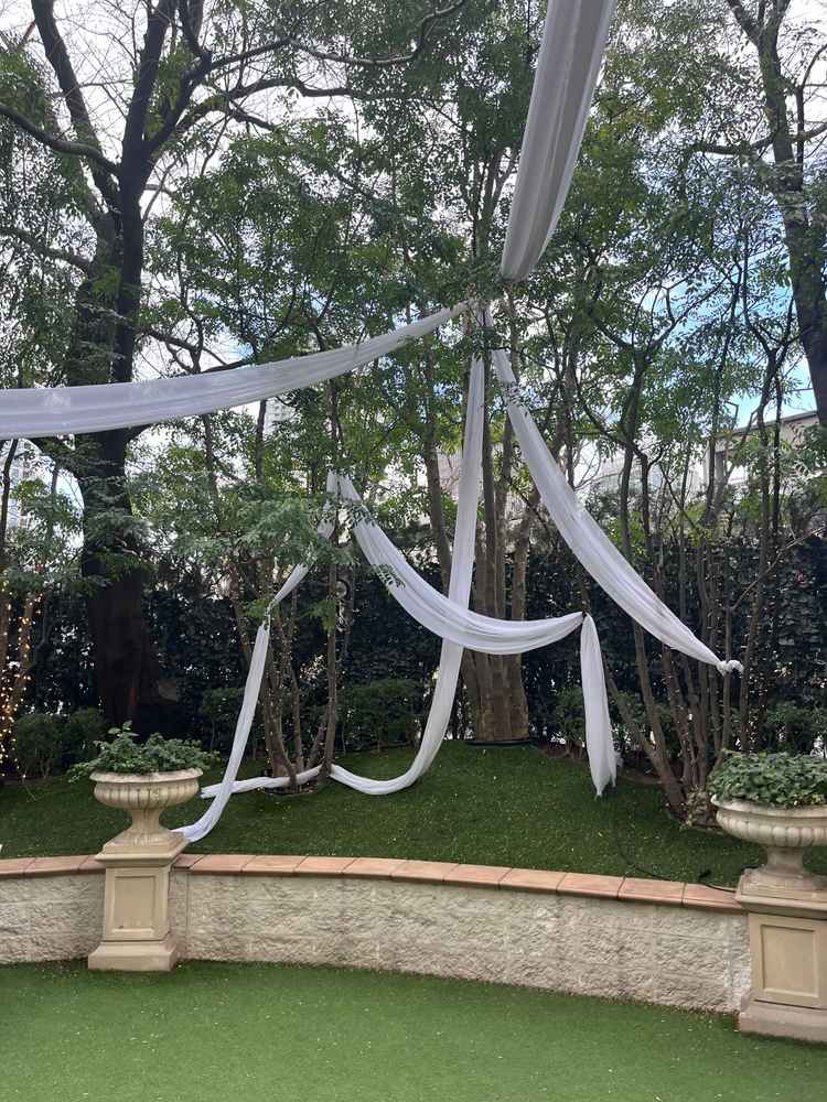 ガーデン挙式の広場の写真。写真撮影当日は、ガーデン挙式を開催していなかったが、イメージ持てた。