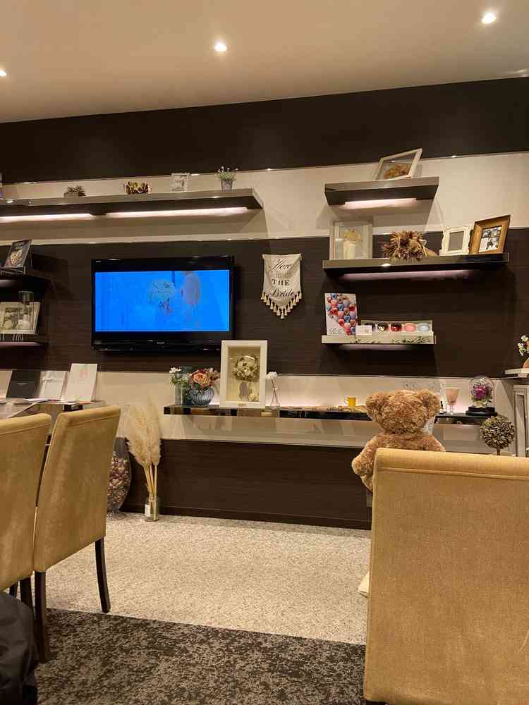 相談した場所、ムービーが流れてた