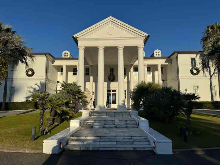 入り口すぐの外観