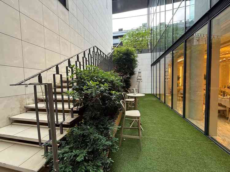 披露宴会場のテラス席