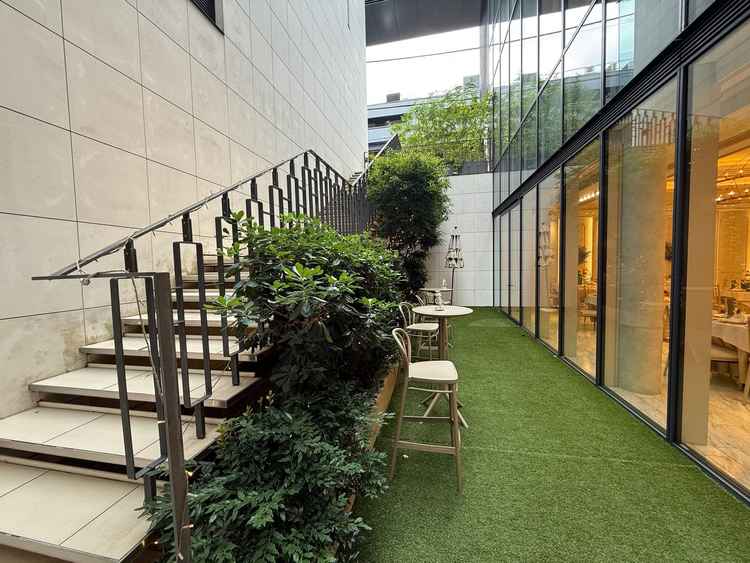 披露宴会場のテラス席