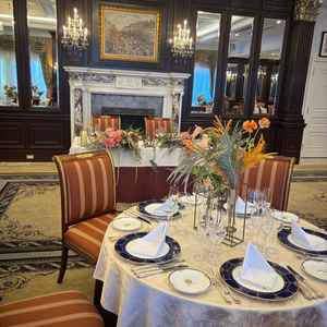 クラシックな披露宴会場。すごく高級感がありました。