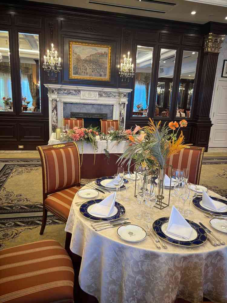 クラシックな披露宴会場。すごく高級感がありました。