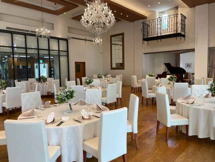 披露宴会場でピアノの生演奏が聴けるのはおもてなしとしていいと思いました。