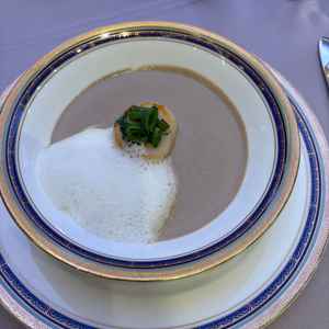 美味しかったスープです。お料理が温かいうちに来るので美味しい状態で食べれました。