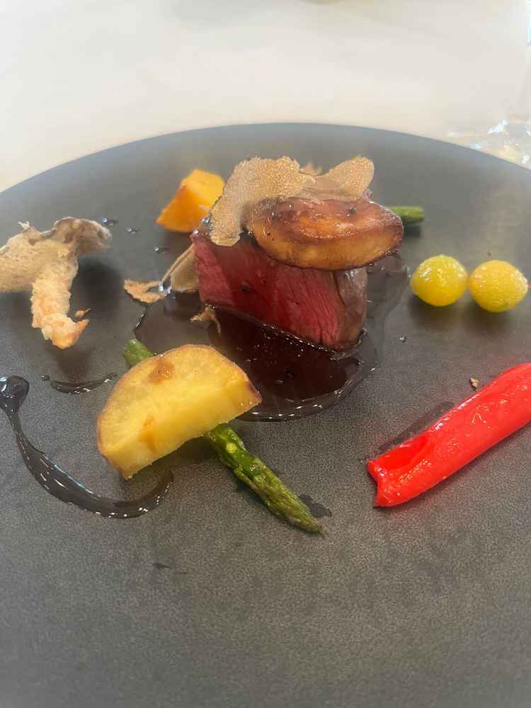 お肉とフォアグラの組み合わせが最高でした。